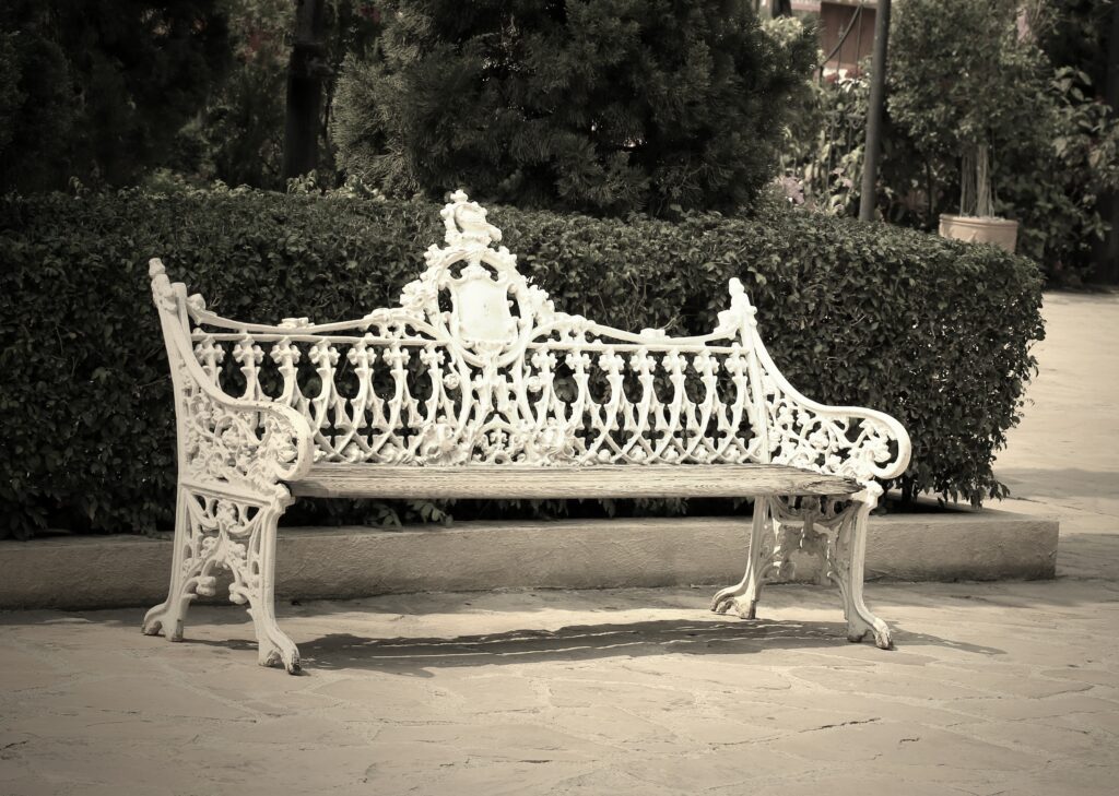 How to Choose the Perfect Garden Bench