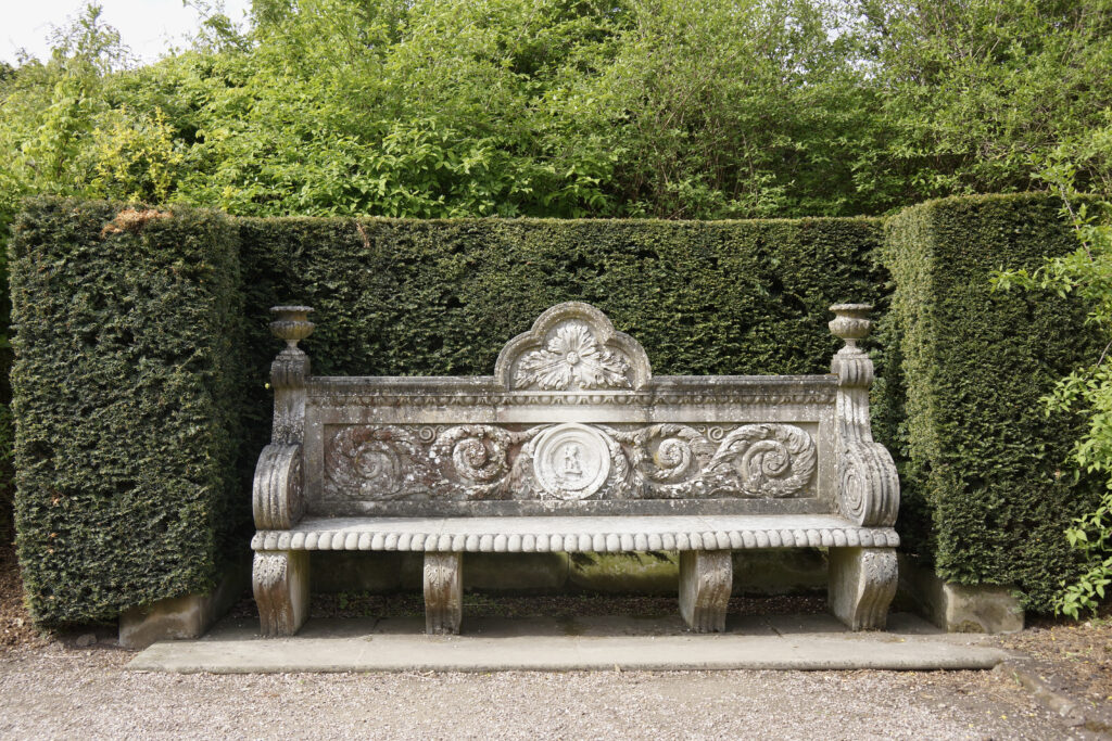 How to Choose the Perfect Garden Bench