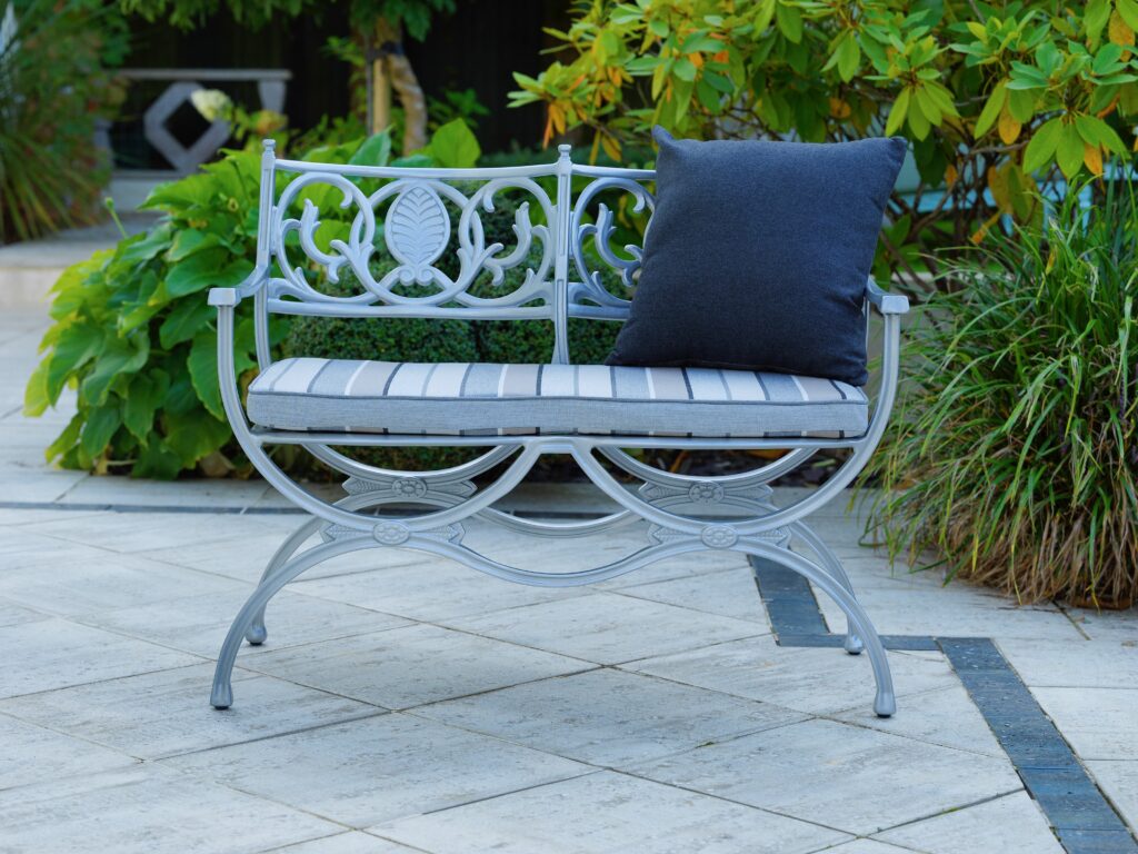 How to Choose the Perfect Garden Bench