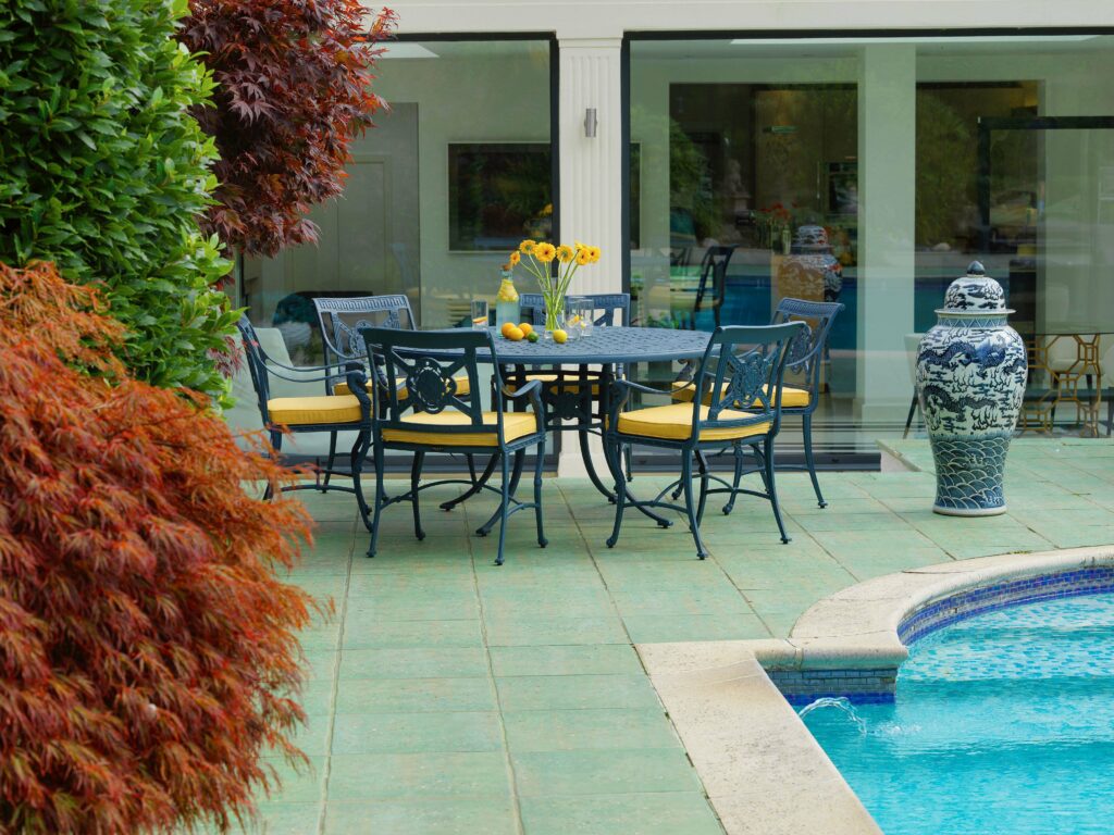 Choosing The Best Furniture To Put Poolside