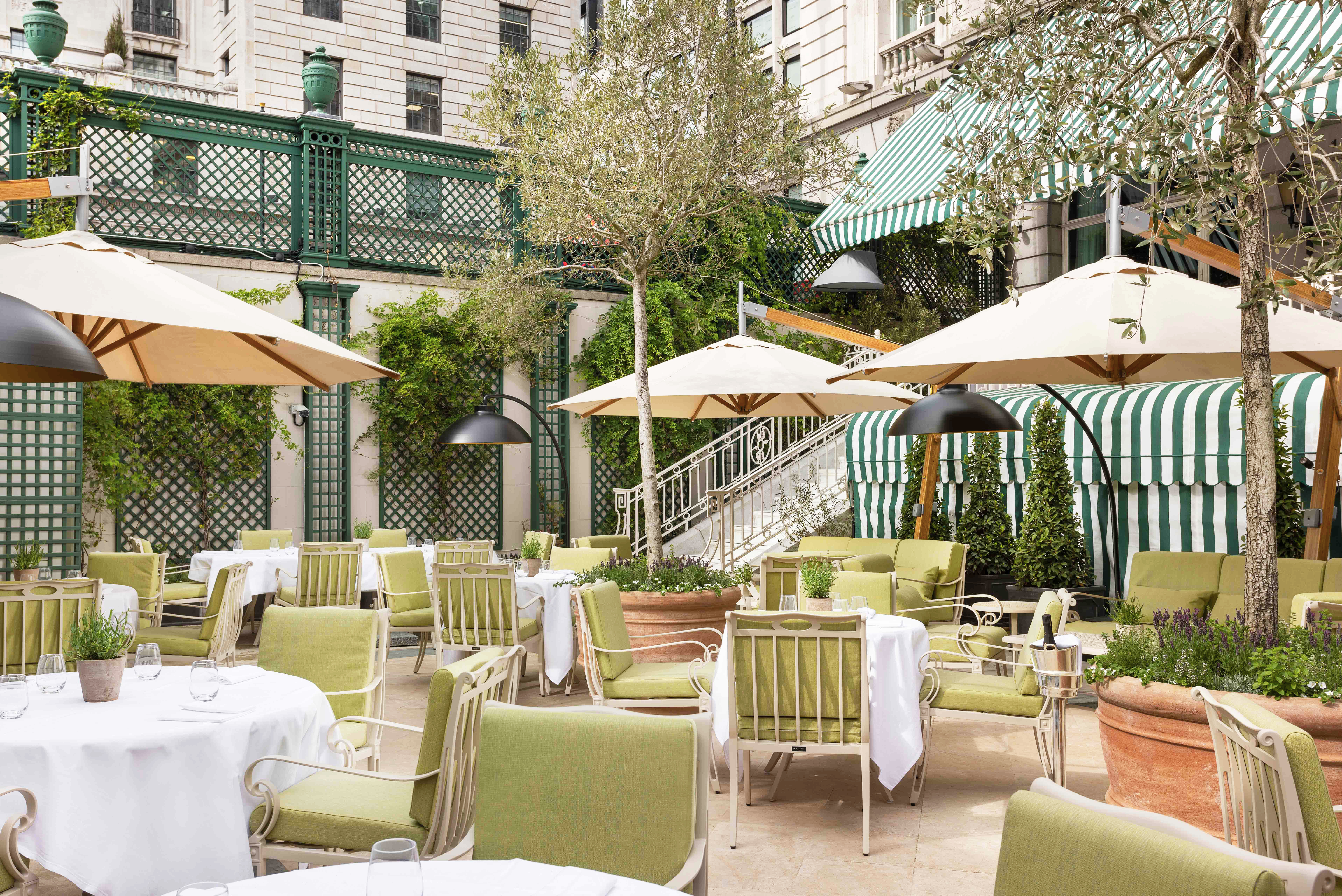 Ritz Garden Stair Facing - Oxley's Outdoor Hotel Furniture