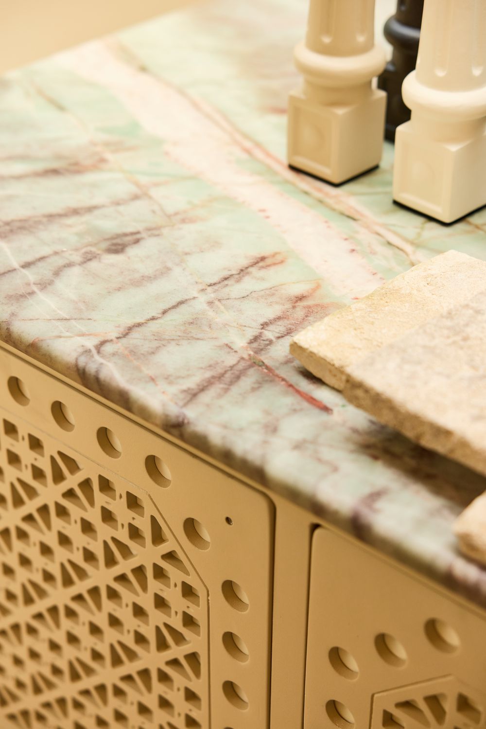 Oxley’s at the RHS Chelsea Flower Show 2026: Craftsmanship, Collaboration and a New Material Expression 1 Oxley’s at the RHS Chelsea Flower Show 2026: Craftsmanship, Collaboration and a New Material Expression